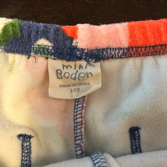 Mini Boden floral toweling shorts, size 11 - Picture 4 of 4